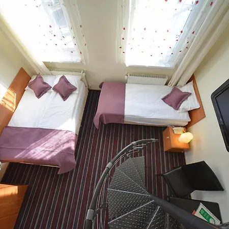 Bukowy Dworek 3* Szczawno-Zdroj