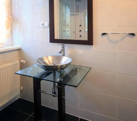 Bed & Breakfast Bukowy Dworek 3*